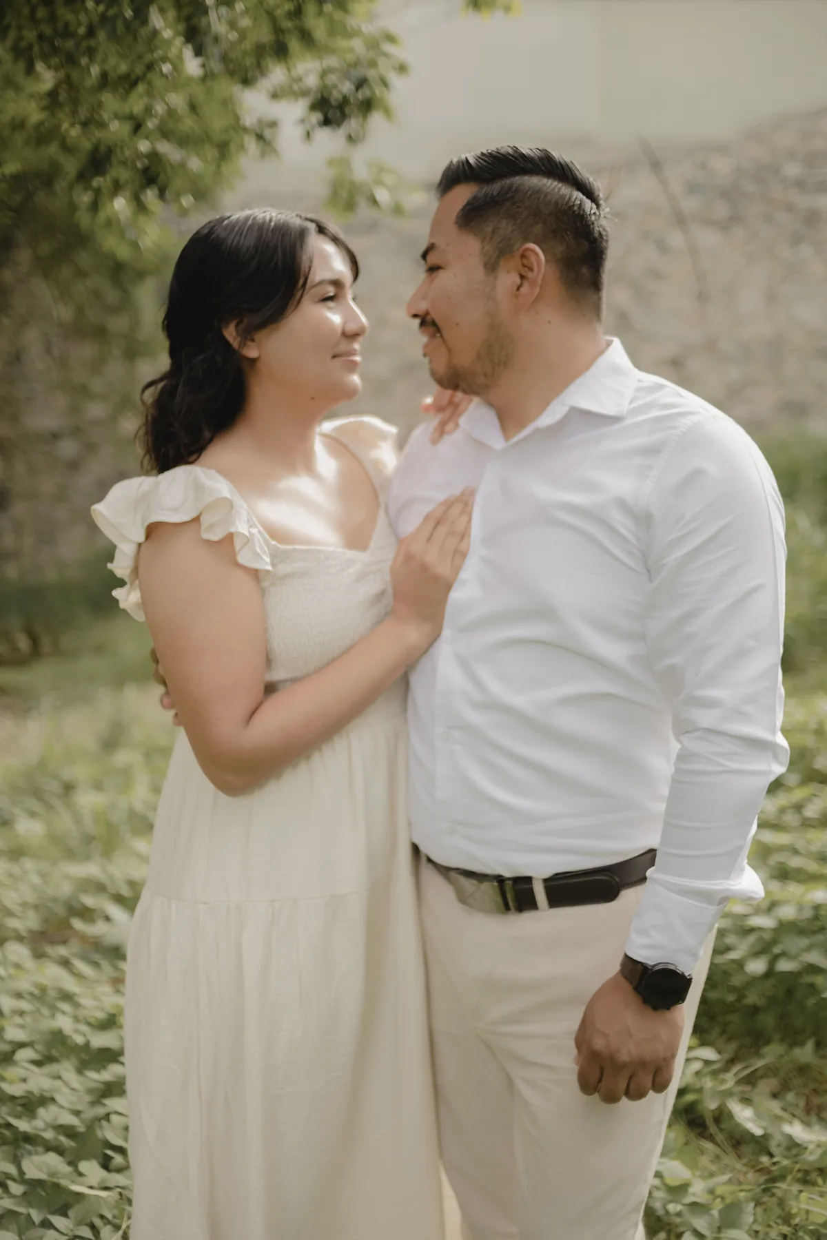 Abby y Andrés durante su sesión preboda